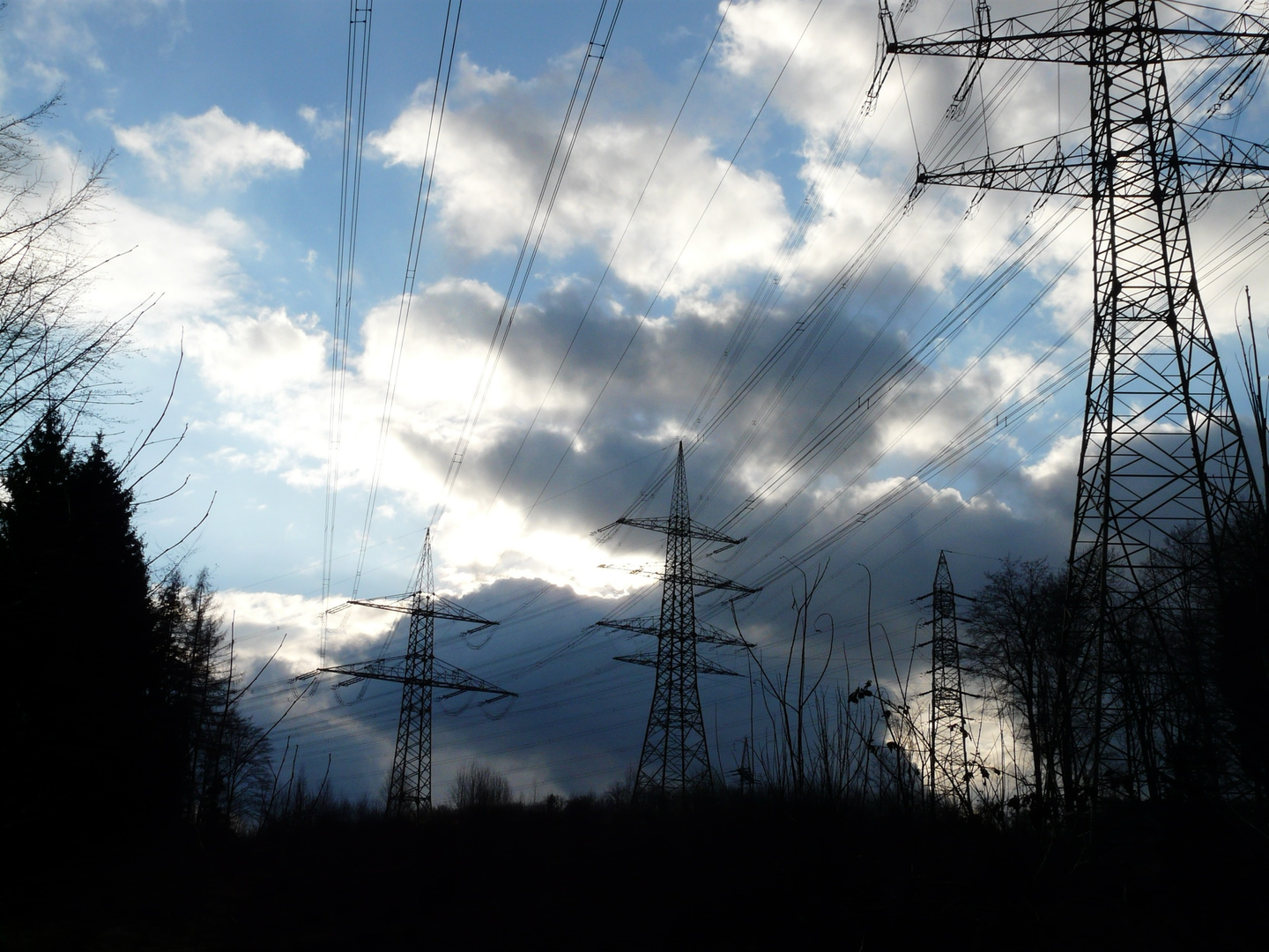 送電線・鉄塔点検